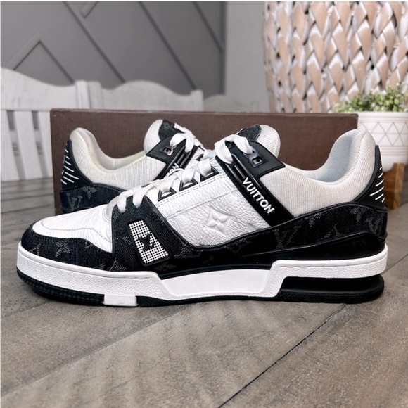 Louis Vuitton Trainers Black White Sneakers LV size 10.5 US - Picture 3 of 6